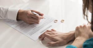 Leia mais sobre o artigo Cartórios registraram número recorde de divórcios em 2021