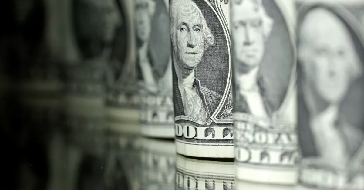 Leia mais sobre o artigo Dólar opera em alta, mas segue abaixo de R$ 4,70